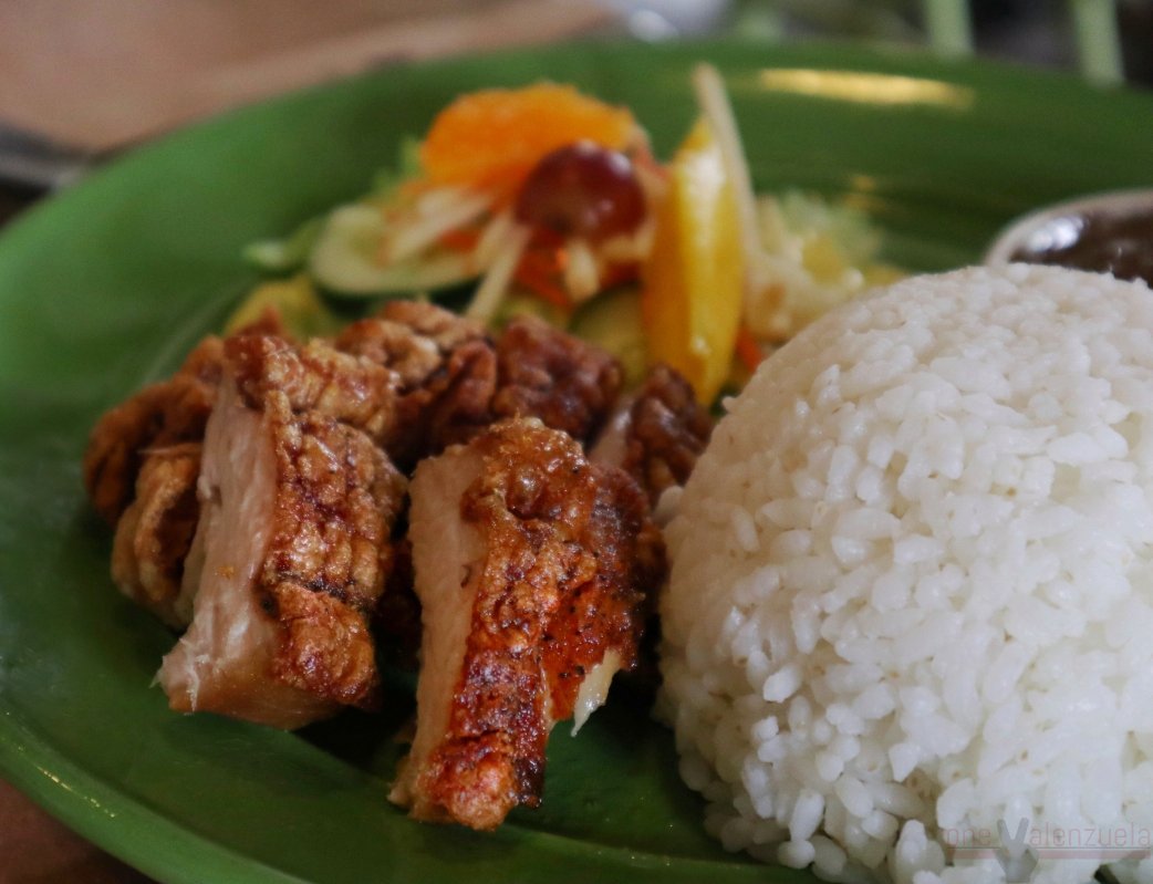 one_valenzuela's tweet photo. #WhenInTarlac: Eat at one of their landmark restaurants.
Maraming salamat po Sir Xiao Chua & family for the warm welcome and good food from your home city.๐
----
Betty's Native Cakes
๐San Roque, Tarlac City
โ6am-6:30pm, daily
from #ValenzuelaCity to #Tarlac #BeyondValenzuela https://t.co/jBhUppWO5A
