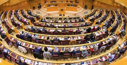 #concursopúblico
La Mesa del Senado saca a concurso el contrato para que una empresa atienda los servicios de los senadores de #Madrid. Los criterios que se valorarán:  rapidez de respuesta 🚖; contar con sistema de geolocalización o si la flota tiene etiqueta Cero Emisiones👍