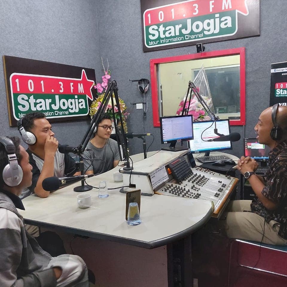 Haloo lama banget ga update yahhhh. Kita baru habis ada talkshow nih.
Semoga dengan sering-seringnya kita main ke radio, semua jadi tahu tentang <a href="/suarahati_yk/">Suara Hati</a>  dan kegiatan-kegiatan kita yahhh~
🥰