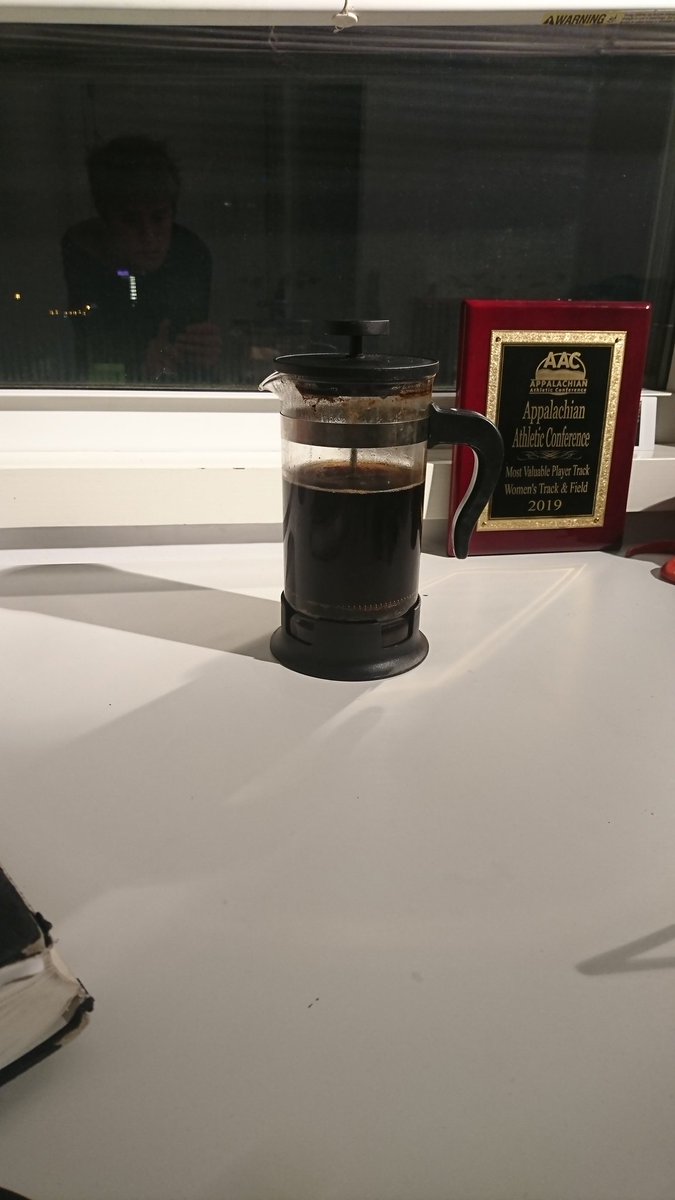 letterfromamer1's tweet photo. Guess it's got to be xc season when it's 6am and you've already drank the morning coffee :( #xcprobs #runninglife https://t.co/K5MLJ9SqTU