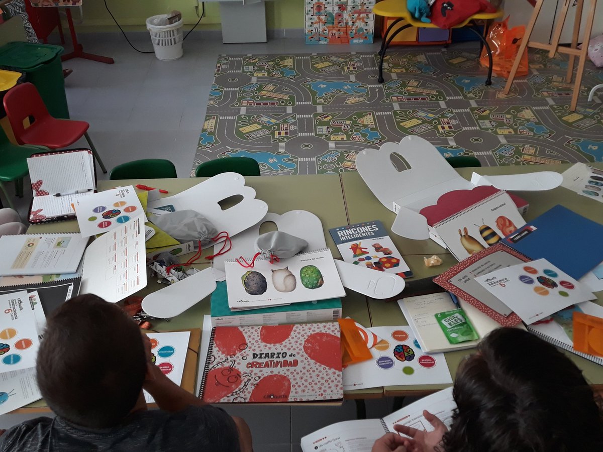 SebasstianMasa's tweet photo. Arrancando después del puente de Extremadura, con formacion para las nuevas #Croquetas del Colegio Diocesano de Cáceres!
De la mano de @EdelvivesPRO con la profe #Melchi
#Neurociencia #maestros #emociones #CroquetaEdelvives
#neuro #creatividad https://t.co/cyyfKzMKcP