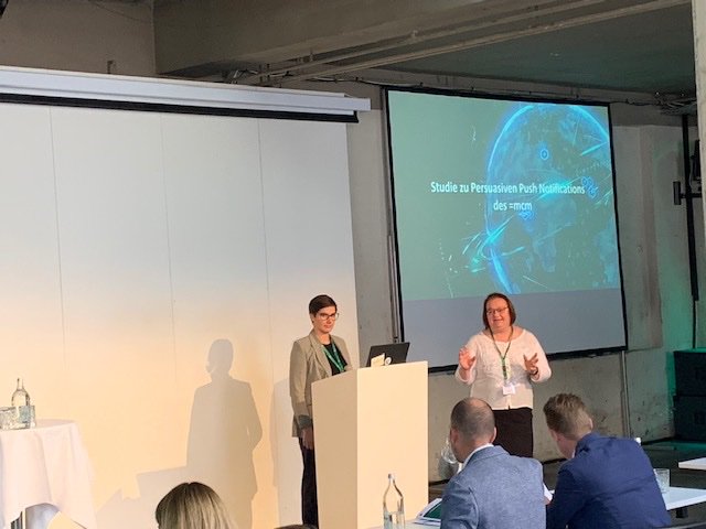 Behavioral Economics &amp; Human-Machine Communication: Vera Lenz-Kesekamp und <a href="/Stanoevska/">Katarina</a> präsentieren Studienergebnisse zu #Persuasive #PushNotifications #MoMaKo19 <a href="/smama_ch/">smama</a> @HSGResearch <a href="/mcminstitute/">mcm institute</a>