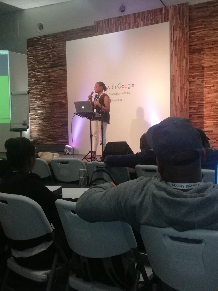 mahleyz's tweet photo. Carice on Communication today.
#growwithgoogle
#AdvancedLearningHub
@DigitalSkillsAF https://t.co/GVofCtiunl