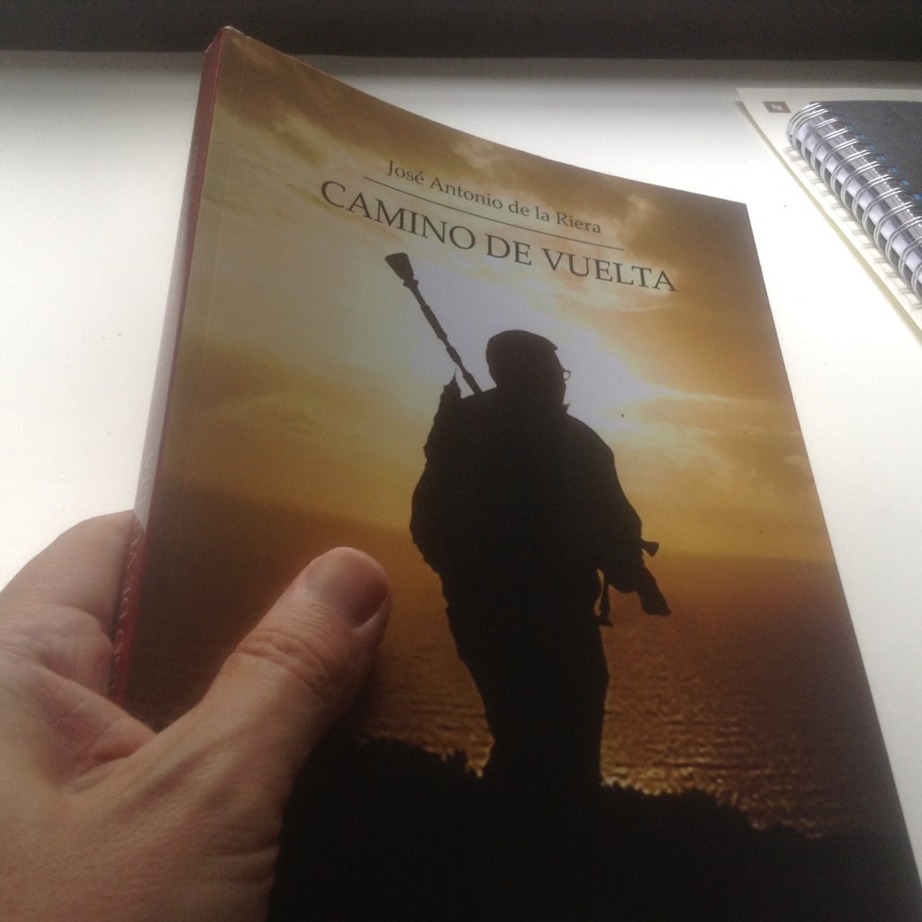 Ya lo tengo. "Camino de vuelta", de José Antonio de la Riera, ha hecho una larga ruta (Muxia, Sarria, Baza...) y, por fin, ha llegado a mí. Una buena -y de la mejor calidad- dosis del Camino me espera. ¡Qué ganas! #CaminoDeSantiago