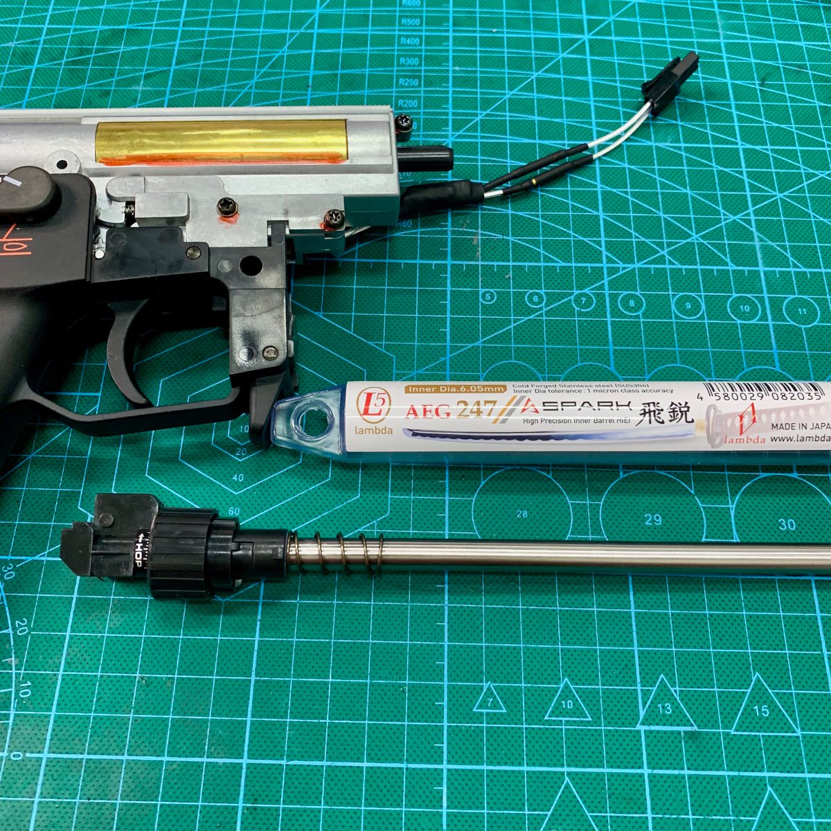 airsoft97_shop's tweet photo. SPARK 高精度6.05mm 電動ガン用ステンレス製インナーバレル「飛鋭」

G36Cには247mmが適合します。
その他様々な長さをラインナップ！

https://t.co/9JFFpL7CsM https://t.co/5pS4e6sxkm