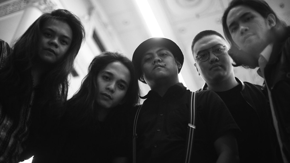 MilesExperience's tweet photo. [A Stage For the Strange]

FRIDAY — ROUTE 196 — 9PM

📸: @megsvalencia 

#WeAreMILESEXPERIENCE https://t.co/9hgw0L2XPT