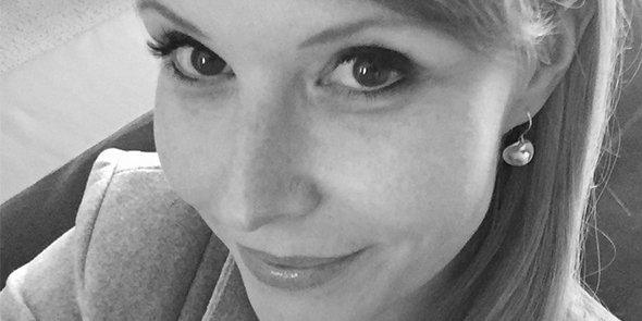 MarkusPeter's tweet photo. Dr. phil Eveline Hipeli (@EveHipeli) gibt an der #ConnectaBern einen Überblick über die Mediennutzung der Jugendlichen in der Schweiz: https://t.co/A0QAylJit4 via @postschweiz #MediaUsage https://t.co/4UXG5yDwqb