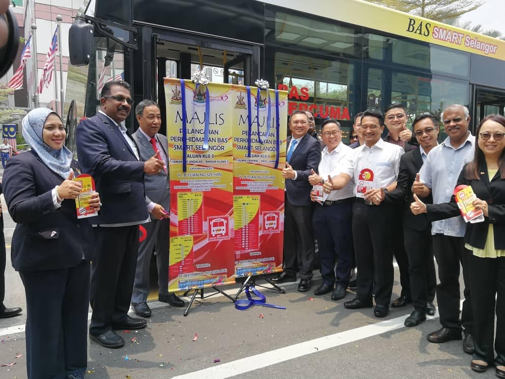 ngszehan's tweet image. Merasmikan 2 laluan tambahan Bas Smart Selangor di Klang. Laluan KLG 3A &amp;amp; 3B akan meliputi Tmn Sri Andalas-Bdr Klang &amp;amp; Bdr Putera-Jln Sg Jati, manakala laluan KLG 4 pula meliputi Klang Central-Meru-Kapar. 
#BasSmartSelangor