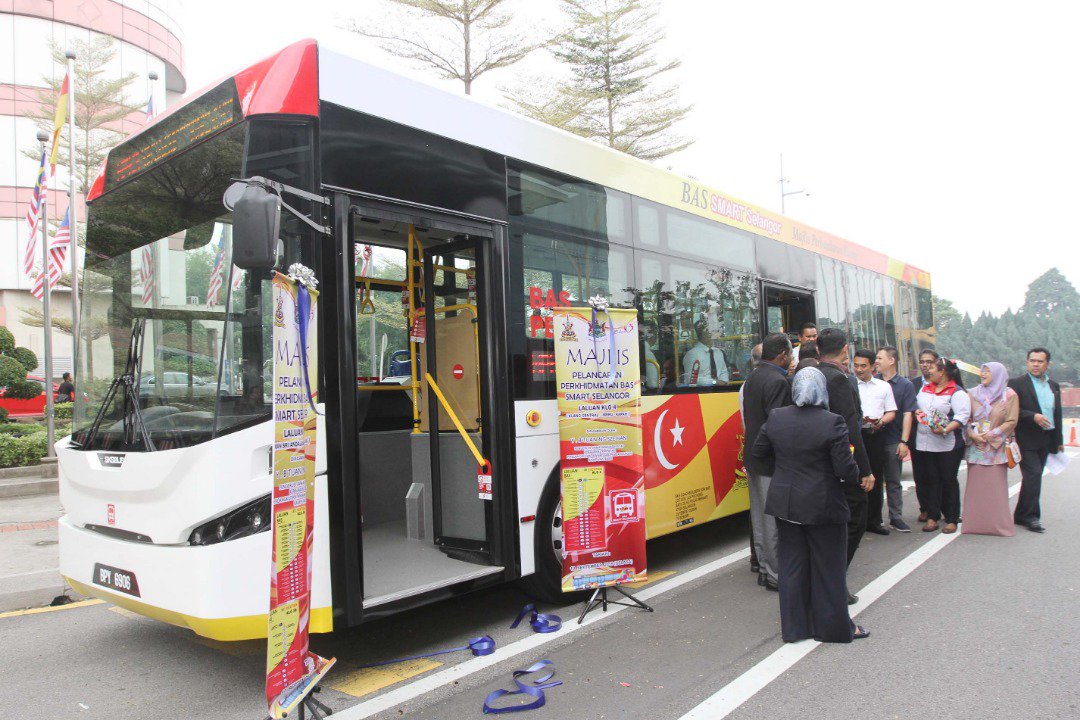 ngszehan's tweet image. Merasmikan 2 laluan tambahan Bas Smart Selangor di Klang. Laluan KLG 3A &amp;amp; 3B akan meliputi Tmn Sri Andalas-Bdr Klang &amp;amp; Bdr Putera-Jln Sg Jati, manakala laluan KLG 4 pula meliputi Klang Central-Meru-Kapar. 
#BasSmartSelangor
