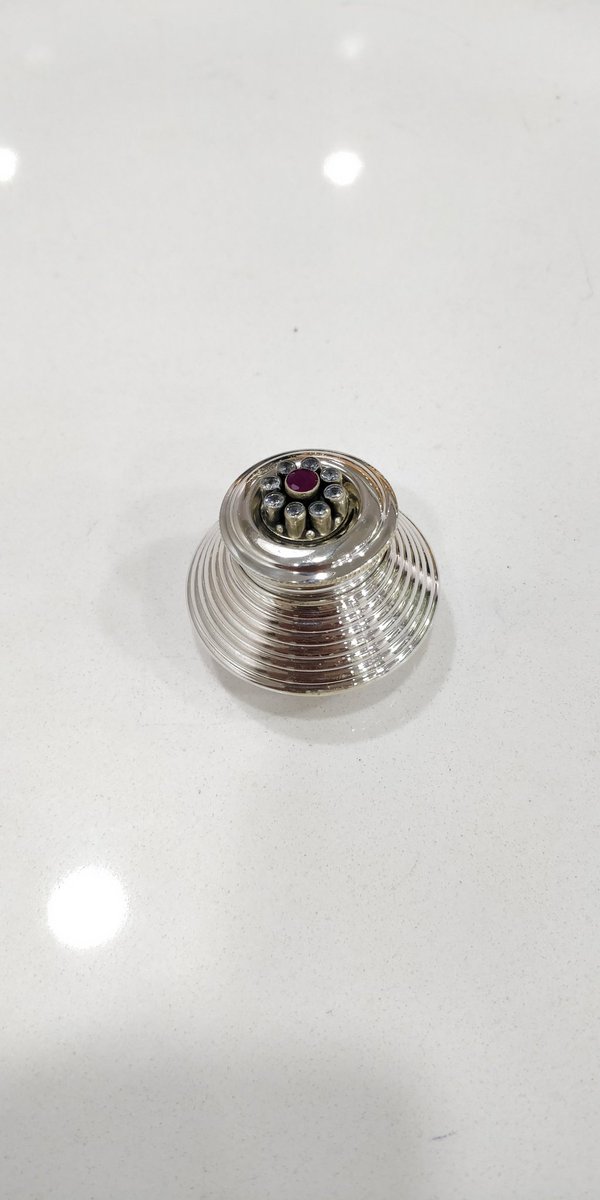 AditiSilver's tweet photo. Silver Small Dibbi (box)
.
.
.
.
.
.
#rings💍 #aditisilver #silverjewelry #silverrings #rings #ringoftheday #diamonds #delhincr #delhi #shoppingspree #gold #goldring #engagementring #wedding #weddingjewelry #jewellery #jewelrydesigner #accessories #jewelrysale #india #indianjewel https://t.co/zSjNw96Cv0