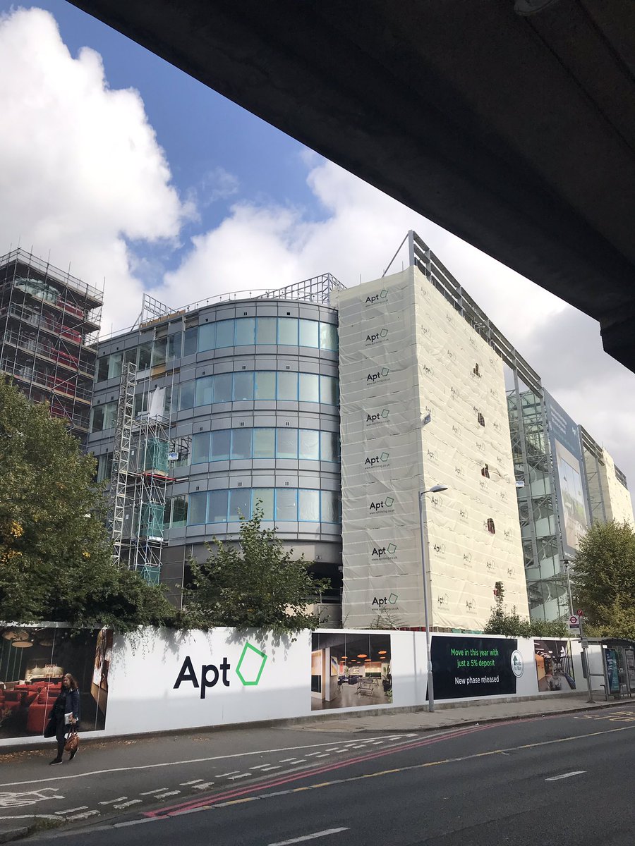 EmmaARosser's tweet image. Took a wander around Apt Living’s showroom at the Kew Bridge PD scheme. This one overlooks Gunnersbury Park, but buyers are price led with the flats on the M4 at £270,000 selling like hot cakes. #PD #resi #microhomes