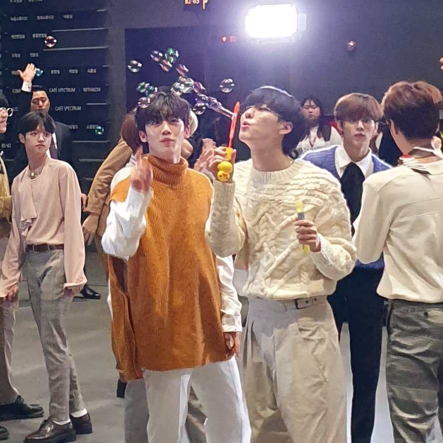Bennie_Woodz's tweet photo. 더쇼 엑스원 사녹이랑 퇵길아웃인지 뭔지 퇴근길까지 다 보고 집 가는 중 ㅠㅠ
진짜 다 젖고 개고생했지만 조승연은 너무 예쁘고 멋있었다....

눈 마주친 것만으로도 한 5년 살아갈 수 있을 거 같아 ㅠㅠㅠㅠㅠㅠ
조승연 사랑해 https://t.co/WuQreyZEol