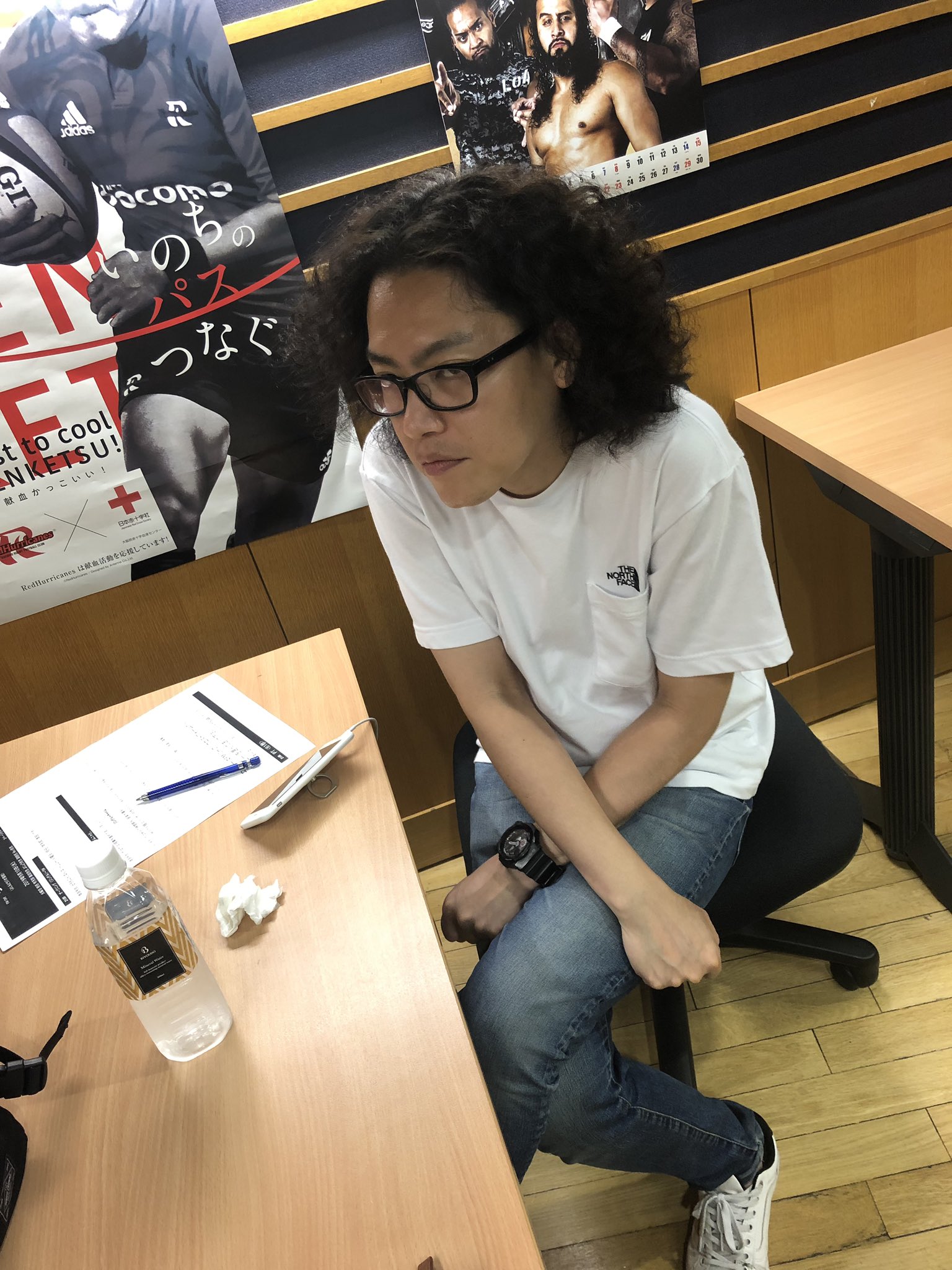 らじこー 火曜日 学天即先生 音楽 大喜利のお題は ラジオdj村西とおる いきものがかりのありがとうを紹介 どんな紹介 です よじょう先生どんどん女性化してませんか 足の組み方も女性ぽいですね もしかしてアルミ缶の赤坂さん らじこー 女性