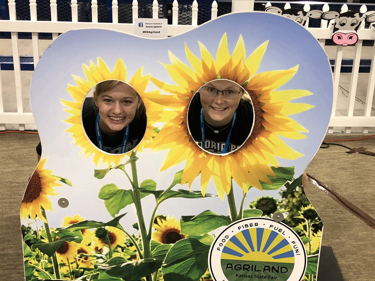 FfaVictoria's tweet image. And we made it! Victoria FFA takes on the Kansas State Fair!