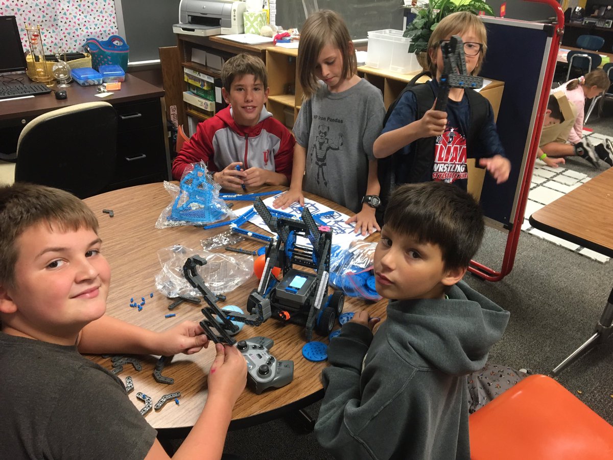 roboticsHP's tweet photo. Robots in the making @HP_Pandas https://t.co/DZzVKOZUsI
