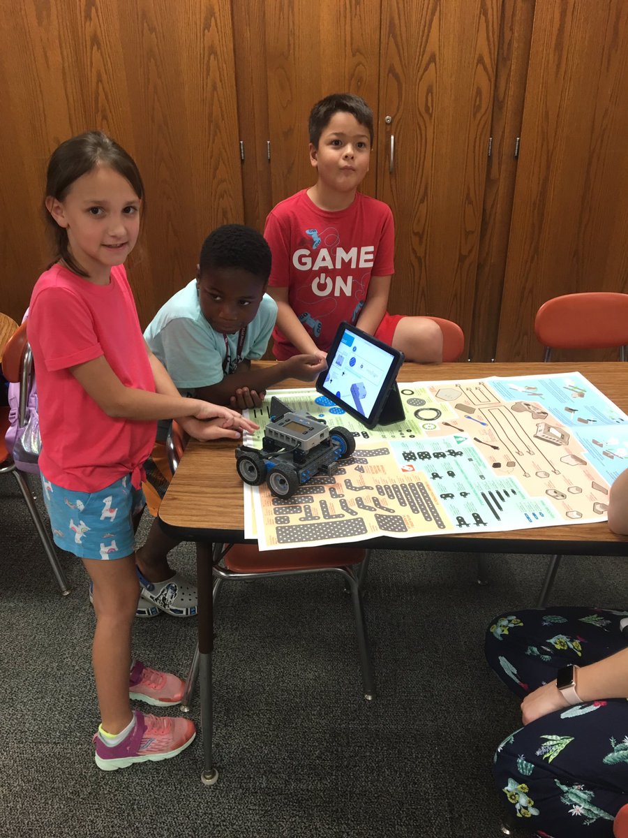 roboticsHP's tweet photo. Robots in the making @HP_Pandas https://t.co/DZzVKOZUsI