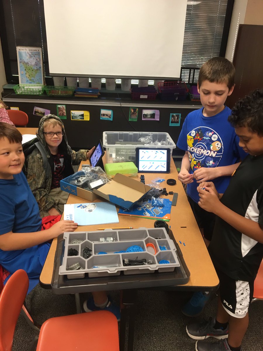 roboticsHP's tweet photo. Robots in the making @HP_Pandas https://t.co/DZzVKOZUsI
