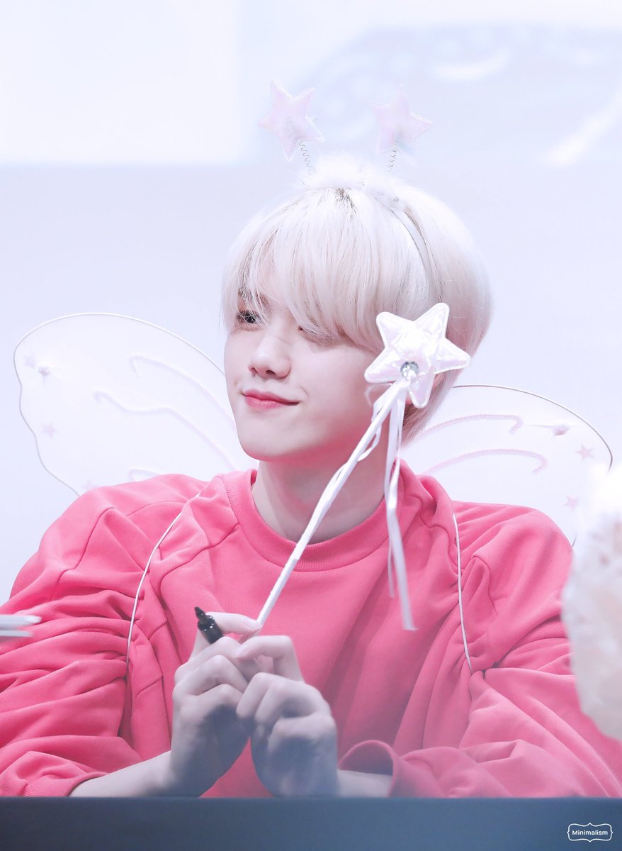 from_xu's tweet photo. 민히 진짜 요정일까 https://t.co/0lWNK0GZeQ