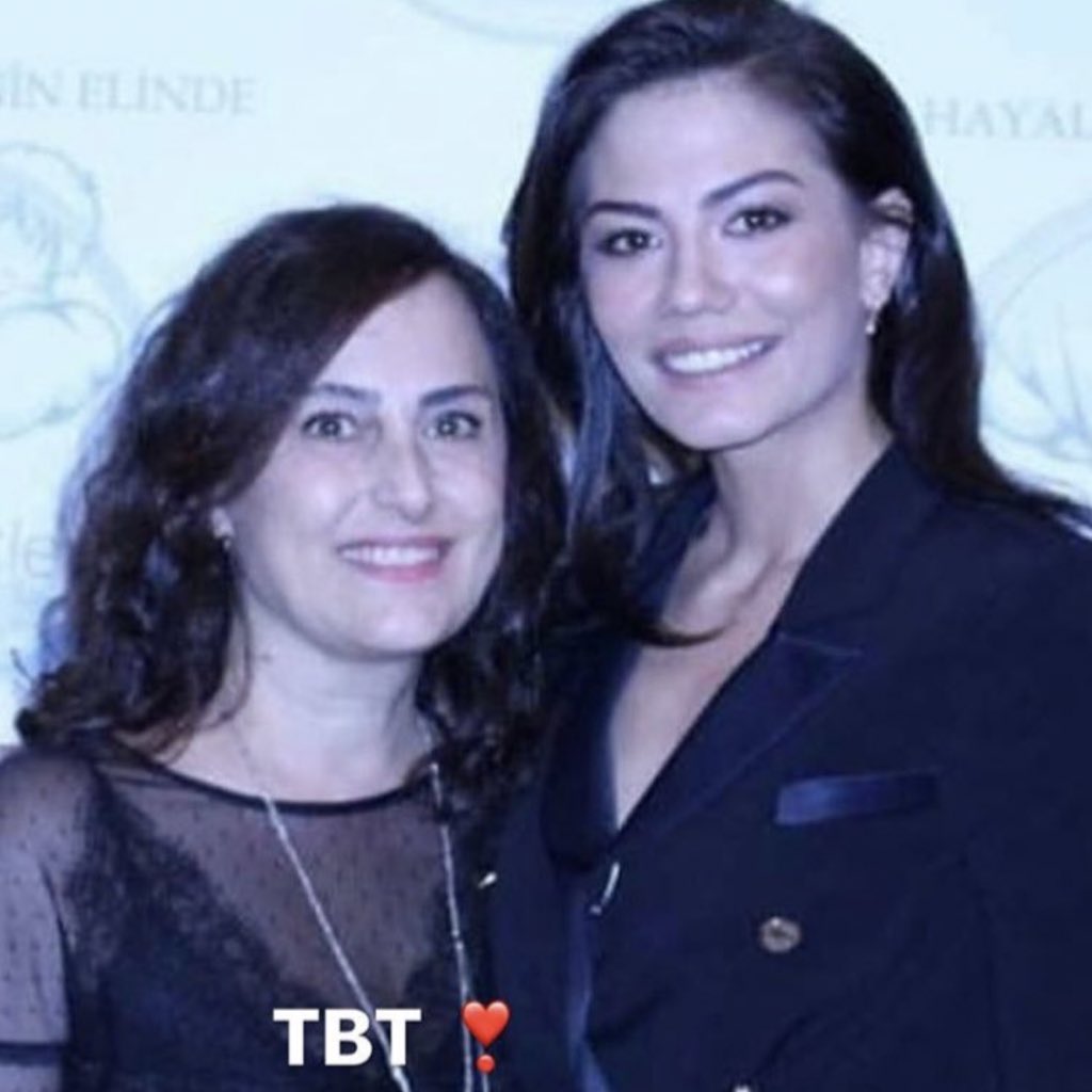 nihanskemal's tweet photo. Kara Sevda’s director Hilal Saral posted a tbt with Demet. Kara Sevda is the only Turkish show that won an Emmy, highest honors for TV, and Hilal went to accept the award in the USA. In my opinion she’s the best director and she has a new show coming👀 #DemetÖzdemir https://t.co/gYg7sYcVSX