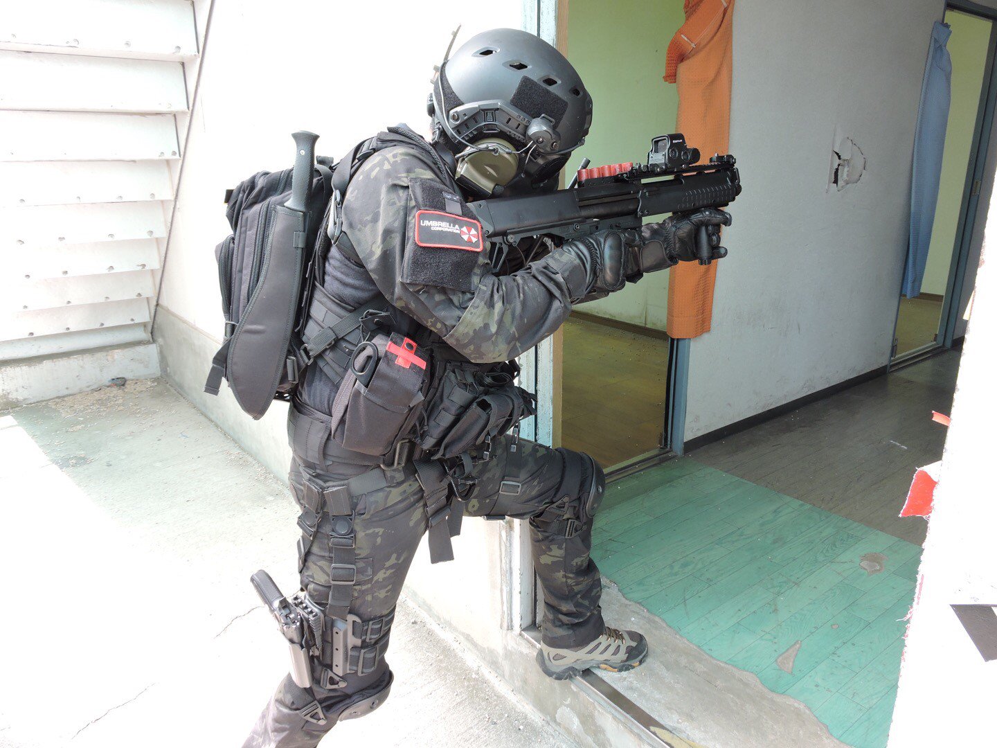 ハギ そんな目立つ格好でサバゲー来るのはマナー違反だよ 装備を晒すとサバゲーマーがフォローやrtをしてくれるらしい 屋外でも密林でもどこでもいける カッコイイ黒が好き 目立つ 格好いい装備でヒットが取れればそれでいい T Co ハギ そんな目立つ格好でサバゲー来るのはマナー違反だよ 装備を晒すとサバゲーマーがフォローやrtをしてくれるらしい 屋外でも密林でもどこでもいける カッコイイ黒が好き 目立つ 格好いい装備でヒットが取れればそれでいい T Co