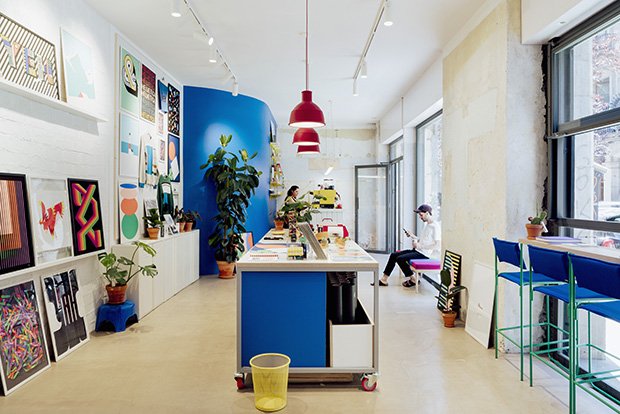 lamonomagazine's tweet photo. tres experiencias diferentes en un solo local llamado a convertirse en el próximo hub creativo del raval: llega la #HeyShop de @Heystudio 🙌 https://t.co/QJ9mXpktpe https://t.co/wmAZ5lUwS1