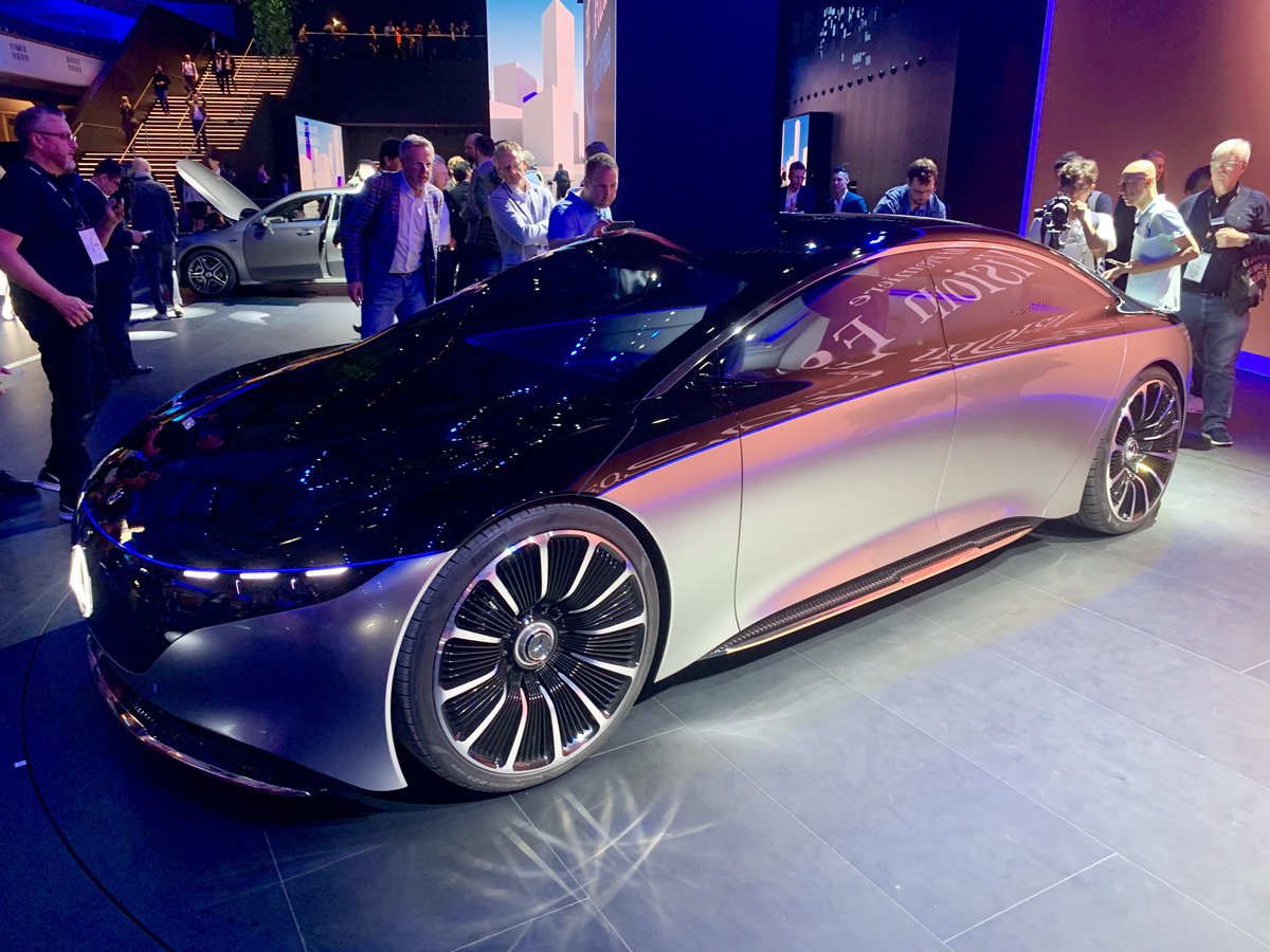 Jbr Capital No Doubt The Intent Here World Premiere Of The Mercedesbenz Vision Eqs A Concept Car For Now But It Will Be On Sale From 21 And It Will