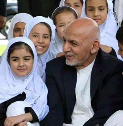 Farhadshirzay1's tweet photo. په راتلونکو دوو کلونو کي به د هېواد هېڅ کوم مکتب بې سرپناه نه وي، مکاتبو ته د اساسي سرپناه برابرول زما له لومړيتوبونو څخه دى.
«محمد اشرف غنی»
@ghani_vote4
@Vote4Ghani
@zaman_naqib
@ZamanNaqib
@naqib_zaman
@MursalFurmoli
@popalnoori2
@zalandnasir
@AMawlaee
#statebuilder_team
#AG19 https://t.co/l70ul06jJc