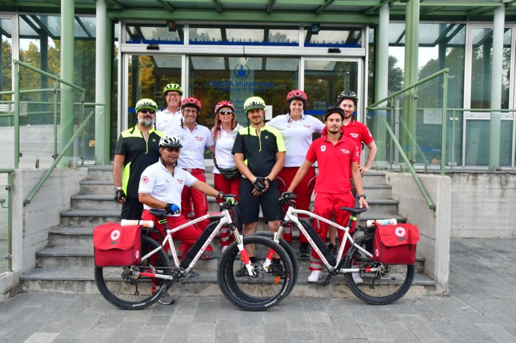 maurodigreg's tweet photo. 🇮🇹👮‍♂🚲Primo corso di formazione per la #pattugliainbicicletta  della  @crocerossaparma #criinbici #firstaid  #UnItaliaCheAiuta #bicicletta #bike #bici  #bicycle #cyclinglife  #cyclingphotos #cyclingpics  #instabike #instacycling #bicisoccorso  #aipib #croce #safety https://t.co/6IT4WJDPPl