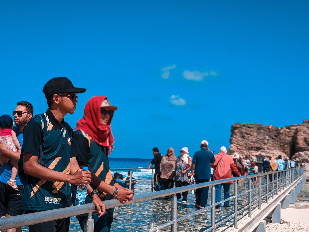 Murabithun's tweet photo. Subhanallah. Ini adalah Hamam Cleopatra (Bilik mandi ratu) di Mesir tahun sebelum masihi. Menariknya, dekat dinding gua ini ditebuk dua lubang supaya ada saluran air keluar dan masuk. Arkitek zaman dulu bukan besye2.
#FRESH19 #BersamaBersatu #kitakeluargaBKASM #shotonpixel https://t.co/qxCyw2NVNE
