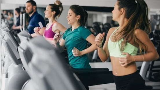 unioncamere's tweet photo. "Boom di palestre, circoli ed eventi: è scoppiata la fitness-mania"
I dati #Unioncamere-@infocamere via 
@repubblica https://t.co/2fiQHkCeUM https://t.co/DlRPMYklEy