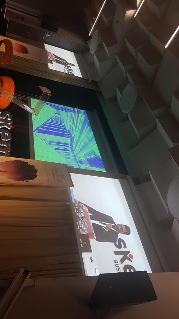 Impact de la technologie...5 voitures pour toute une durée de leur vie pour un modèle sophistiqué en machine learning qui tourbe sur un serveur... <a href="/SKEMA_BS/">SKEMA Business School</a> #ThinkForward