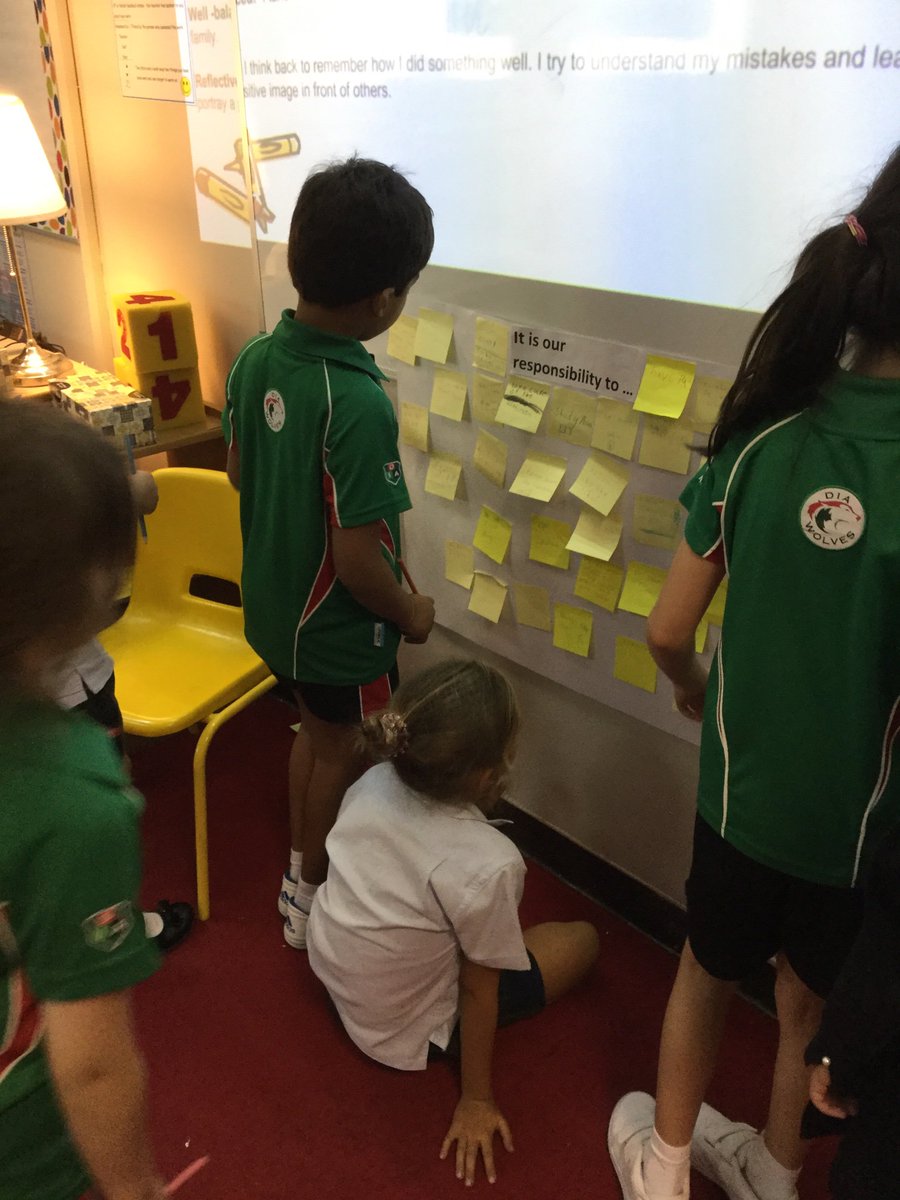 DIA_Year3's tweet photo. Year 3 children deciding how a great classroom should look, sound and feel. #rolesandresponsibilities https://t.co/Onoahw3H1i