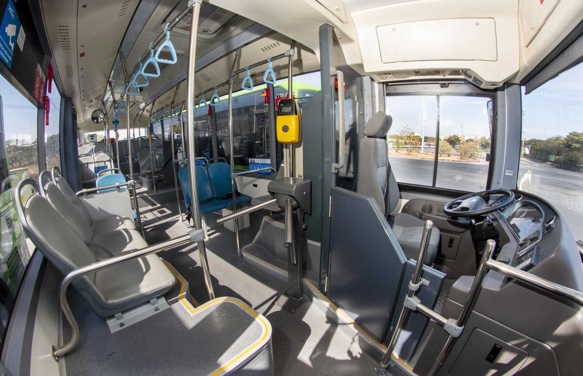 AlcaldiaDeCali's tweet photo. ¡Hoy le damos la bienvenida al futuro sostenible de nuestra ciudad! Los primeros 26 buses de la flota eléctrica más grande de Colombia y la tercera de Latinoamérica ya comienzan a rodar por las calles de Cali.

#MIOEléctrico https://t.co/VlXcEE1MIh