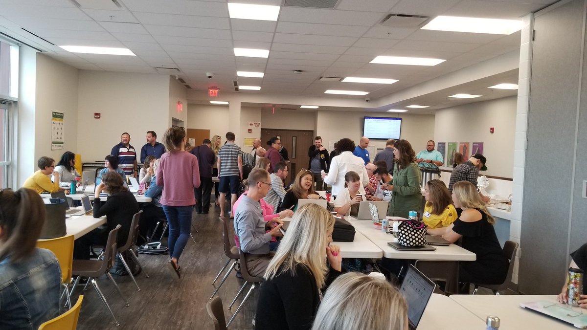 The room is already a buzz for our eTeacher Bootcamp! Looking forward to a day of learning and sharing. 7 school boards, our @OeLCCoordinator, and <a href="/D2L/">D2L</a>!