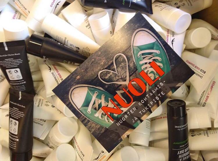 PetraPohjanheim's tweet photo. Iso kiitos♥️#clarionhotel Helsinki Airport shampoo- ja hoitoaine lahjoituksista! Näistä suuren hyödyn ja ilon saa #nuoli #nuortentukipiste ja #päiväkeskus #illusia sekä #asunnottomienyö @sininauhasaatio https://t.co/qQkrZupQVk