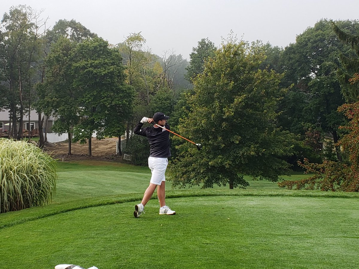 SteveCampbell65's tweet photo. Senior @Zach_Chaddock16 on #1 tee at Bartlett CC in the annual Little Three Championship. @BonniesGolf   looking to defend their title! #Unfurl https://t.co/0f68RugjPV