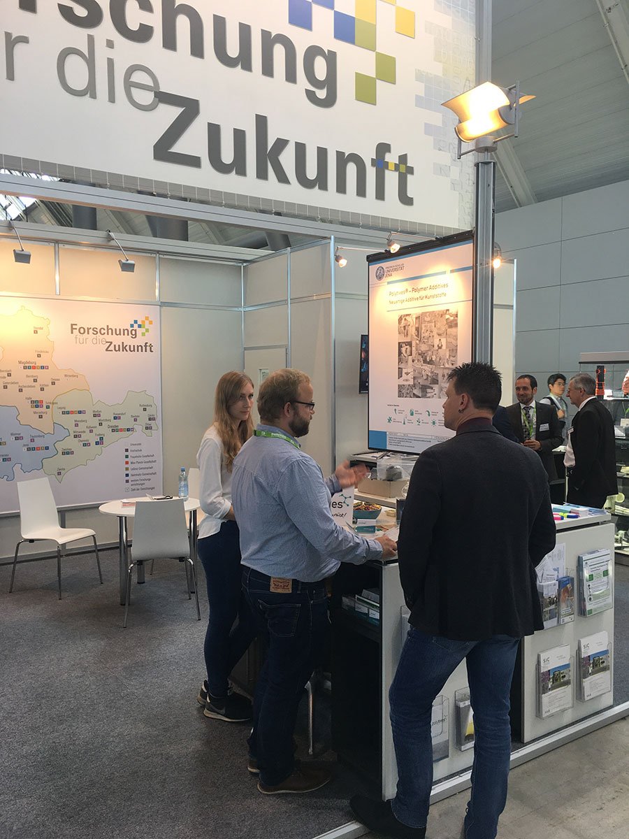 Am Stand von <a href="/Polytives_Jena/">Polytives</a> auf der <a href="/ceshow/">COMPOSITES EUROPE</a> in Stuttgart wird #Viskosität anschaulich dargestellt. Das Gründungsprohekt <a href="/UniJena/">Universität Jena</a> entwickelt #Additive für verschiedene #Kunststoffe, um deren Eigenschaften gezielt zu verbessern und die Verarbeitung zu erleichtern.