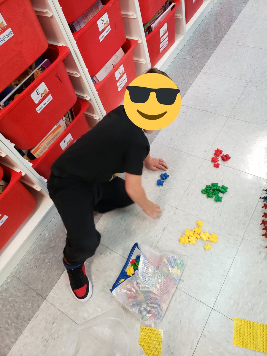 MHVKindergarten's tweet image. 1st day with all my Kindergarteners! Books, sorting and so much more. The little girl pictured reading was upset that she didn't have time to get through all her books. 📚💖 @hebalog @MillsHaven @eips #readersworkshopbookshopping #Mathkits @MsCandlersClass