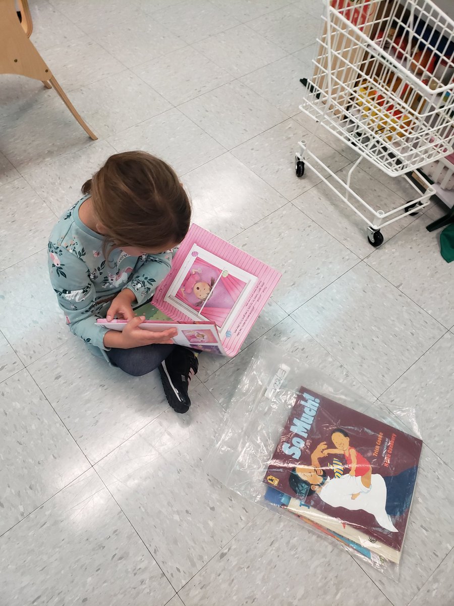 MHVKindergarten's tweet image. 1st day with all my Kindergarteners! Books, sorting and so much more. The little girl pictured reading was upset that she didn't have time to get through all her books. 📚💖 @hebalog @MillsHaven @eips #readersworkshopbookshopping #Mathkits @MsCandlersClass
