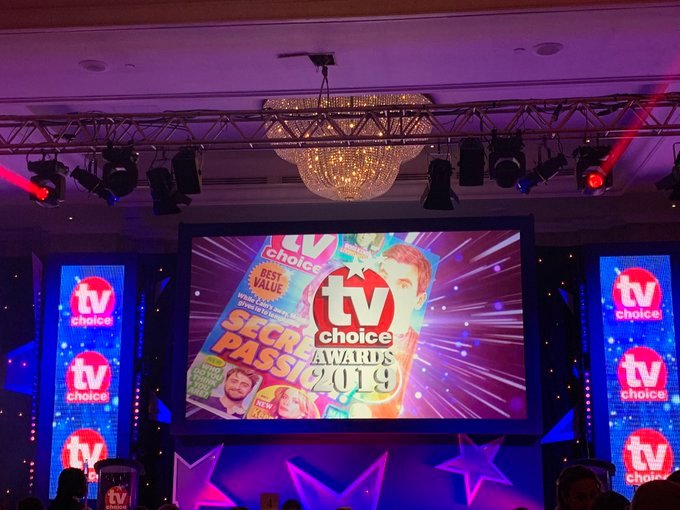 FramesLtd's tweet photo. 👏Congratulations to all of last nights winners at the #TVChoiceAwards2019!  Delighted to see our 🌟star-spangled stage set looking so fabulous at the @LondonHiltonPL  #TVChoiceAwards #BespokeIsBest https://t.co/XLGL5VG8bG