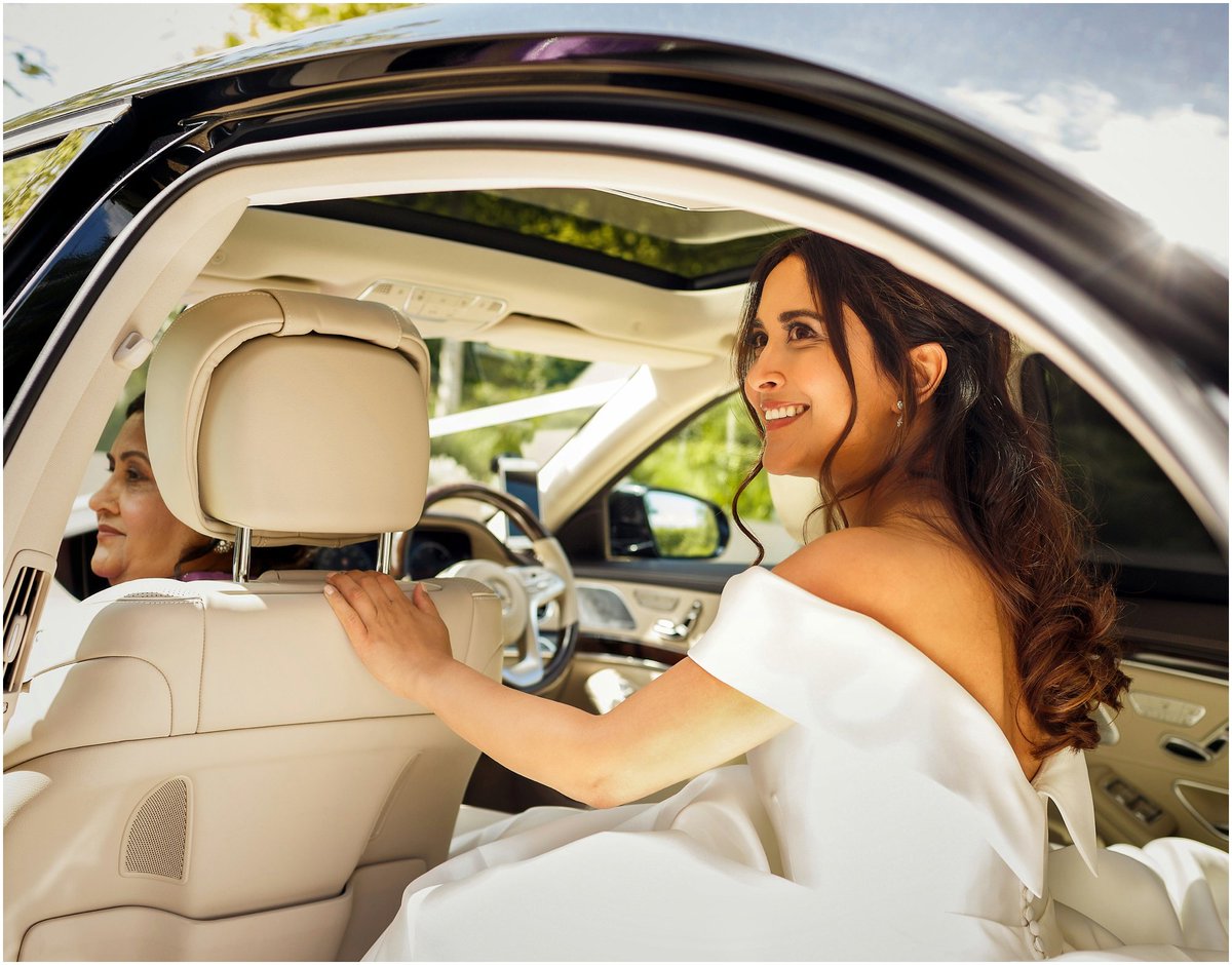 Beautiful Rupal, making her entrance at Russets Country House in Chiddingfold. 

#russetswedding #augustwedding #annabphotography #surreyweddingphotographer #bride #bridesentrance