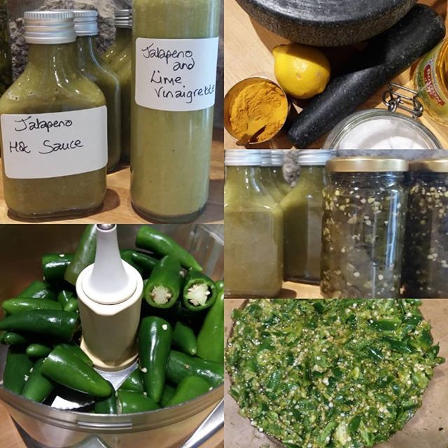 ChillisandSpice's tweet photo. Jalapeno crazy🌶
Pickled, candied, hot sauce, dressing, this lot will keep us going for a while!
.
#jalapeno #jalapenopeppers #jalapeños #pickledjalapenos #jalapenohotsauce #jalapenovinaigrette #chillipickle #chillilover #chillies #chilipeppers #pimen… https://t.co/xEpUgMYu0S https://t.co/k9YDfaAcVw