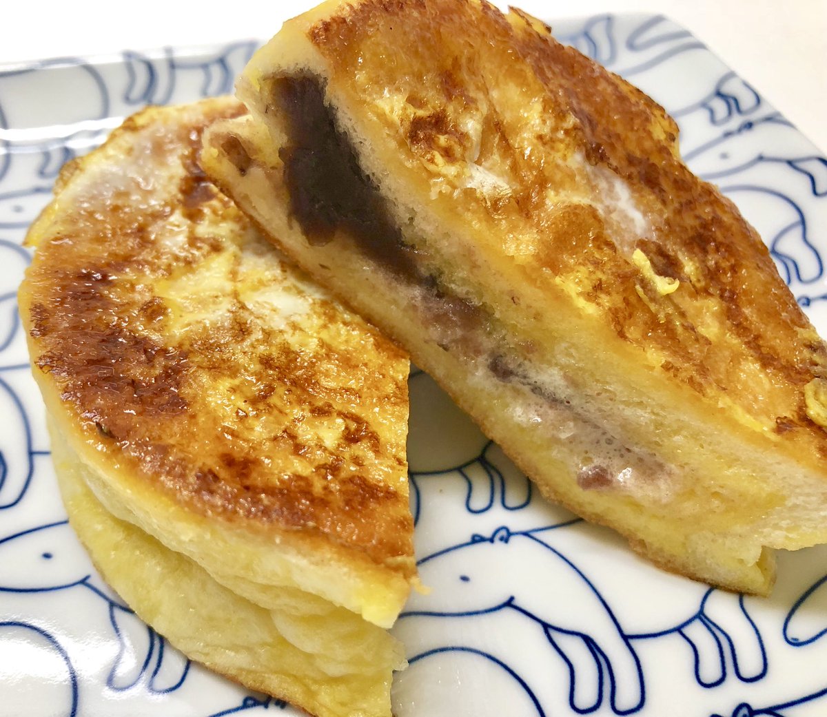 ぼく イラスト料理研究家 セブンイレブンの まーるいつぶあん マーガリン のパンをさ 卵1個 牛乳60cc 砂糖小さじ2 の液に15分浸し両面焼いてみて マーガリンがじゅわ って溶け出す つぶあんフレンチトーストになるよ めっちゃ元気になる味