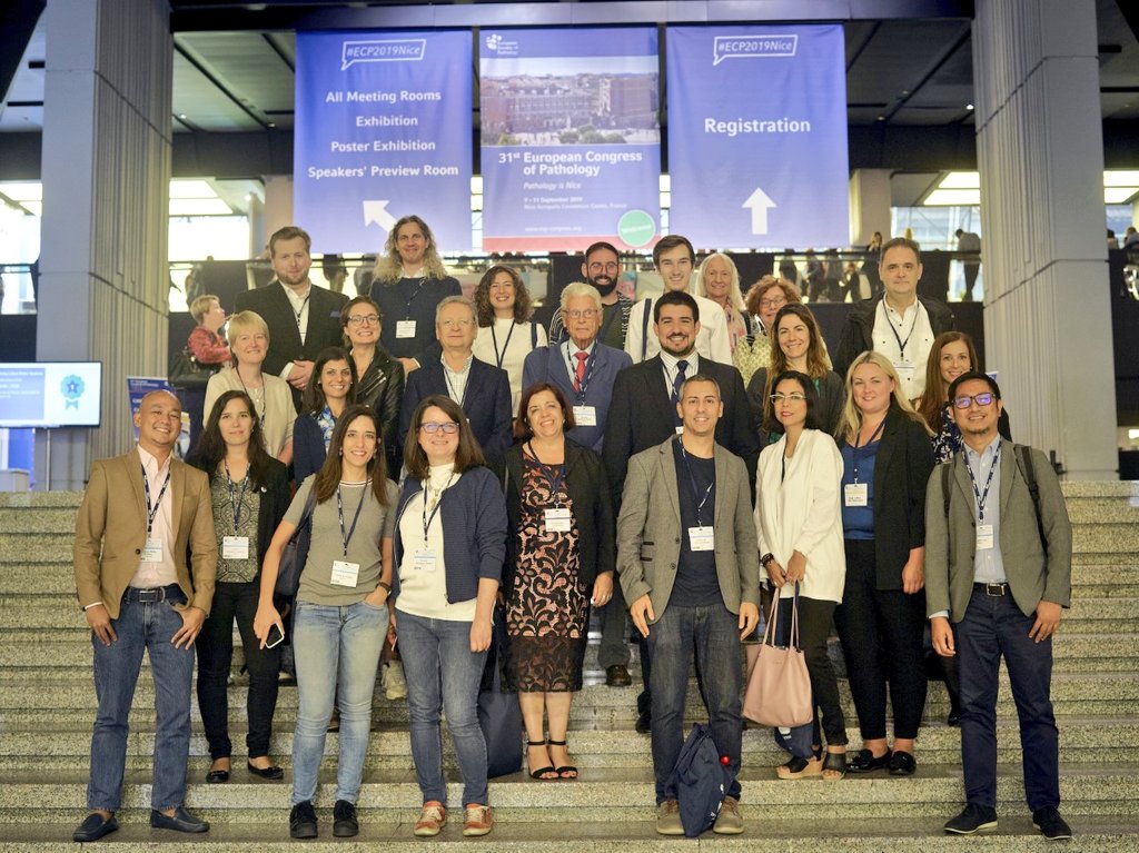 Worldwide tweeples, colleagues and even friends at the #tweetup in Nice, France. #ECP2019Nice
31st European Congress of #Pathology.
#PathologyisNice 
#WeLookLikePathologists 😁🔬
#ESPNice2019 #ECPNice2019