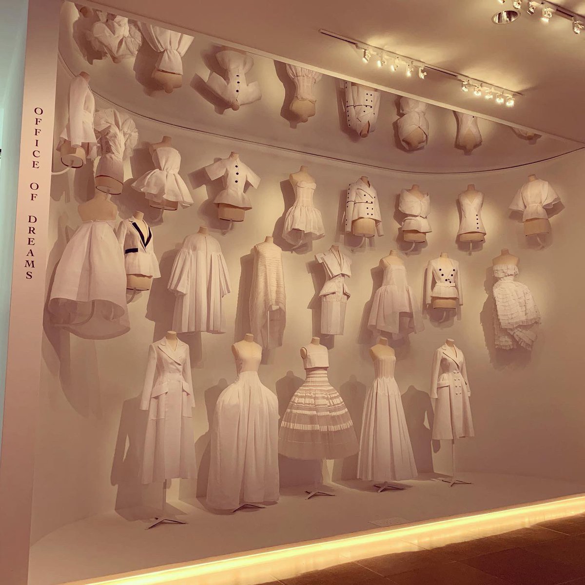 ❤️ed seeing the different eras of the house of #Dior @DallasMuseumArt. Stunning exhibit! #ChristianDior #fromparistotheworld #fashion #YvesSaintLaurent #MarcBohan #GianfrancoFerré #JohnGalliano #RafSimons #MariaGraziaChiuri #art #museum #dallas