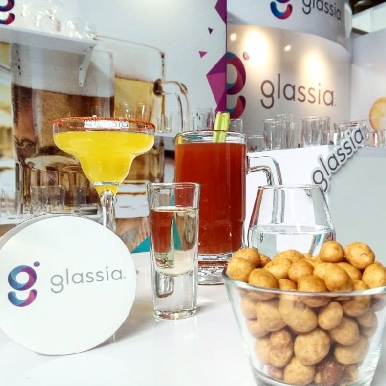 GlassiaMexico's tweet photo. Festeja septiembre el mes de la patria con productos Glassia #conoceglassia #glassia #fabrica #vidrio #glassware #cristaleria #hoteles #restaurantes #bares #mesaycocina #mexico #mx #fabricantedevidrio #fabricadevidrio #cocktails #drinks #cocteleria #bebidas https://t.co/pe4qvHsQMV