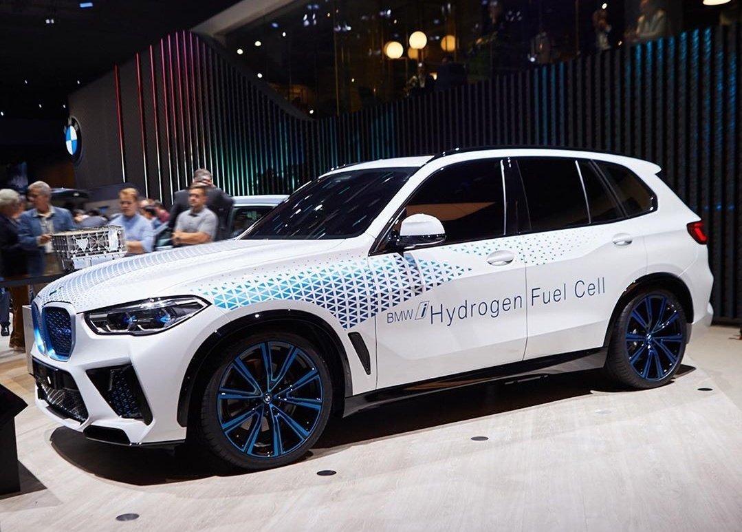 The BMW i Hydrogen NEXT made its debut at the 2019 Frankfurt Motor Show.

#IAA19 #IAA2019 #FrankfurtMotorShow #Frankfurt2019

📸BMWi