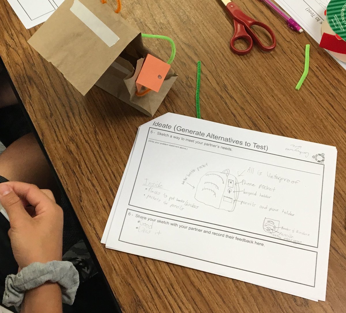ChangeMms's tweet photo. @missym158’s #MMSD4C class using design thinking to create a prototype backpack for a partner. Empathy is a key piece - How do I create something that meets my partner’s needs? #masdproud https://t.co/KwCiFlbhv1