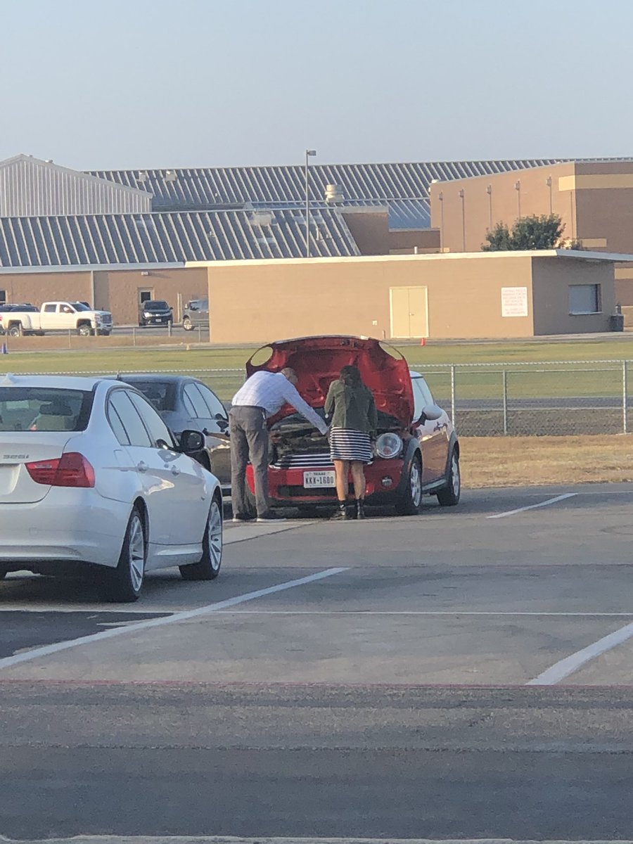 Jewelsaw4's tweet photo. #590 @M_ECHS...@rswhite012 helping a student figure out the funny noise from her car.@MeLoPappas @Supt_comalisd @MandyEpley https://t.co/6a9s9yzYiG