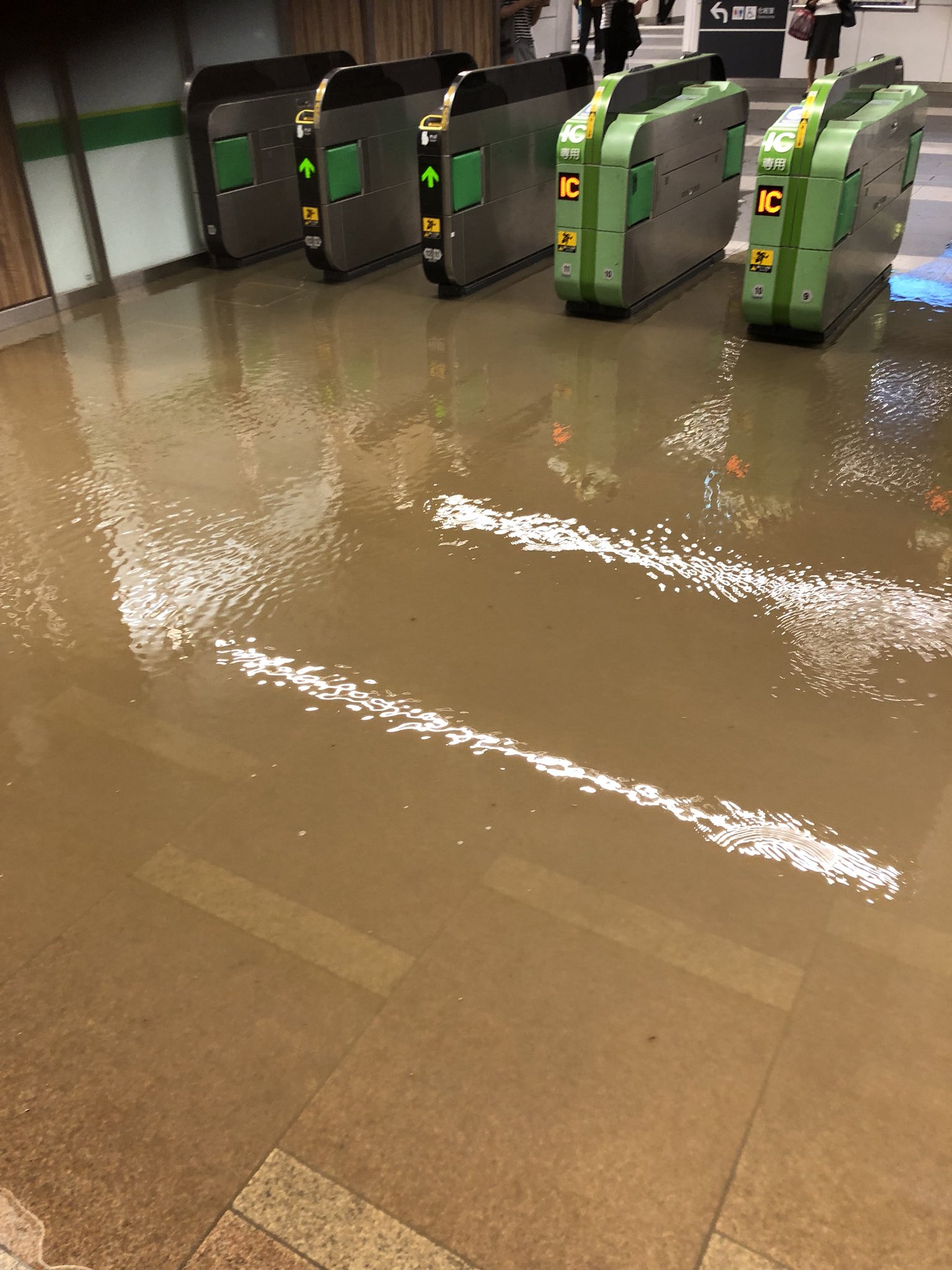 画像 新小岩駅やばすぎ陥没 T Co Arflsgtaiw まとめダネ